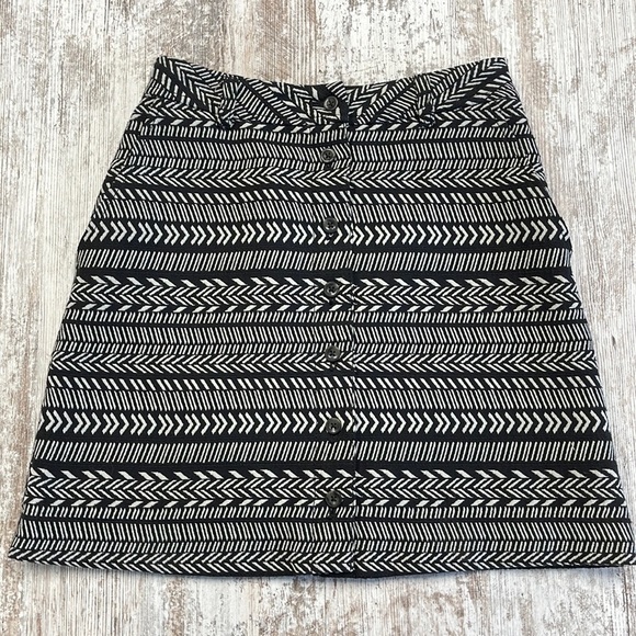 Maeve Anthropologie Fieldnotes Black White Aztec Button Front Mini Skirt Size 2 - Picture 3 of 11